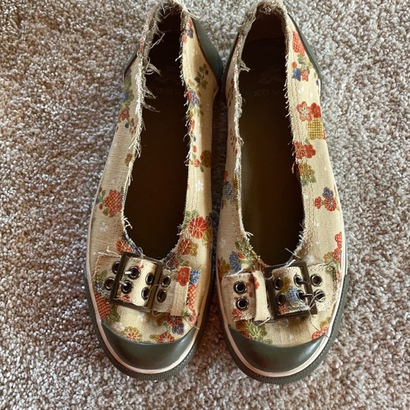 Nomad Shoes - Nomad floral print canvas flats.